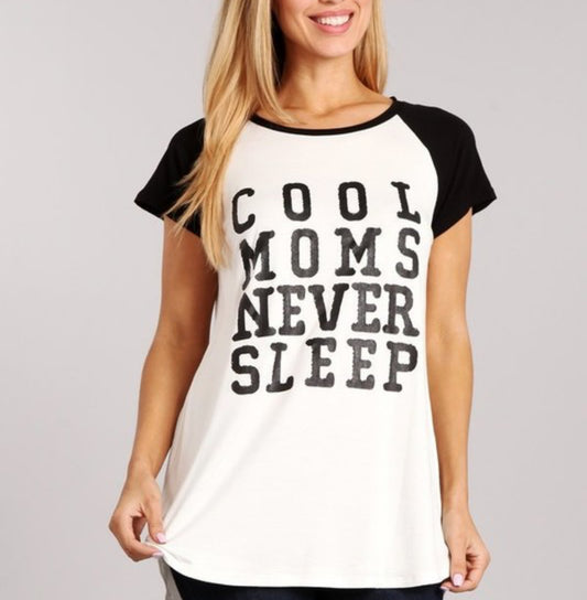 COOL MOM NEVER SLEEPS GRAPHIC TSHIRT||BLACK